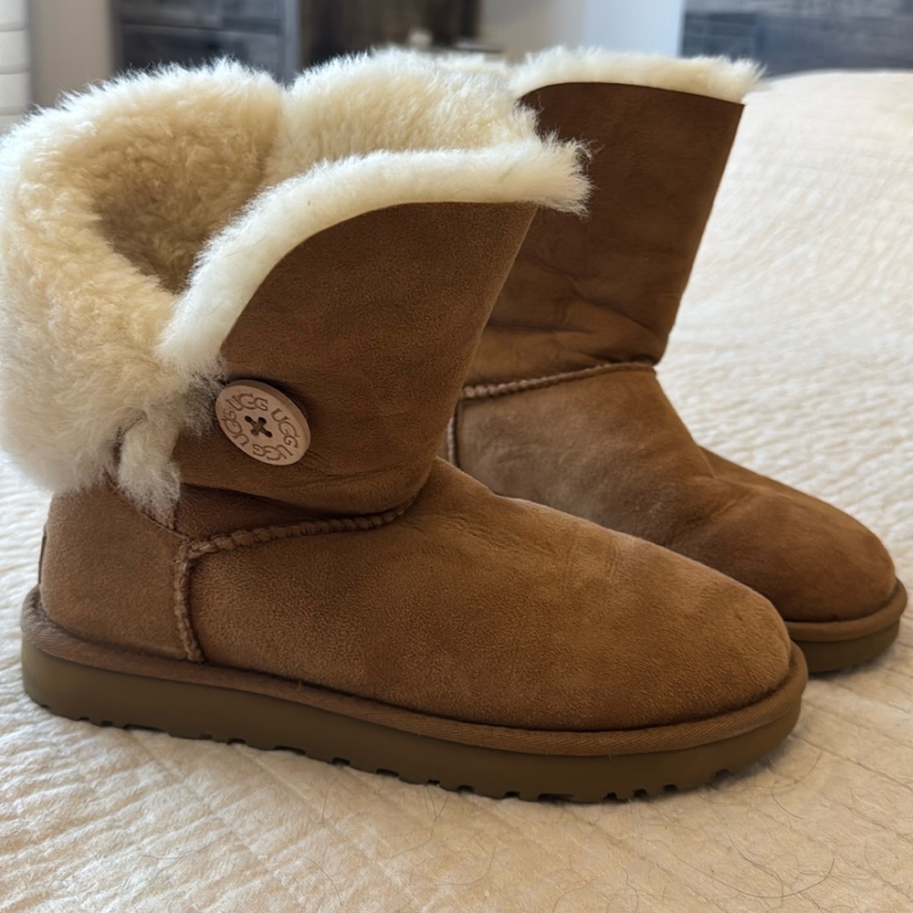 Ugg Bailey Button II Water Resistant